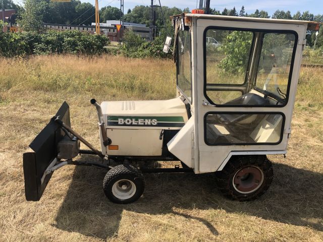 819936-1 Traktor Bolens med redskap