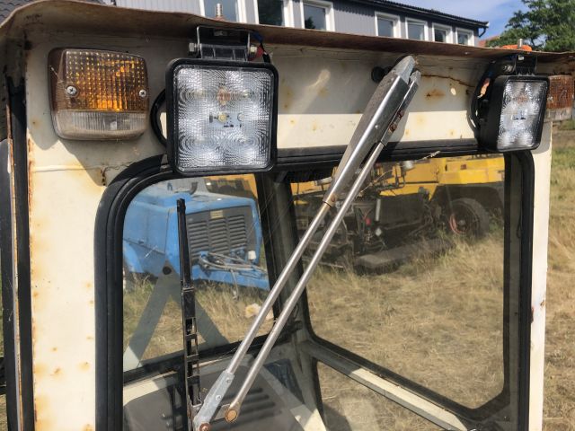 819936-17 Traktor Bolens med redskap