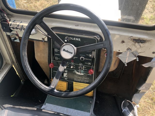 819936-9 Traktor Bolens med redskap