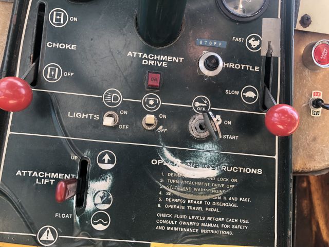 819936-11 Traktor Bolens med redskap