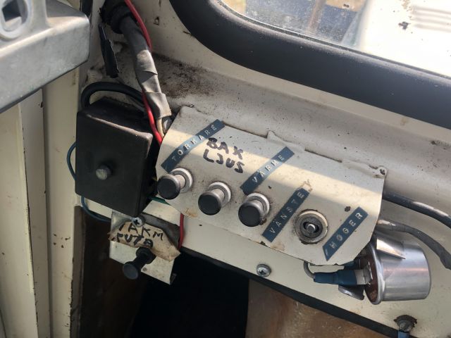 819936-14 Traktor Bolens med redskap