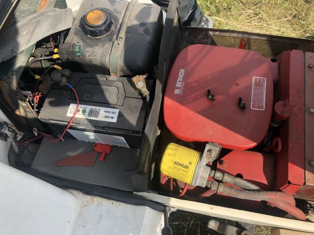 819936-18 Traktor Bolens med redskap