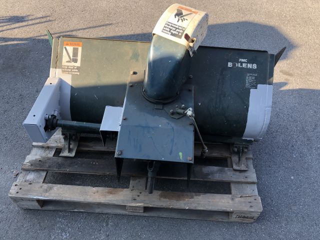 819936-23 Traktor Bolens med redskap