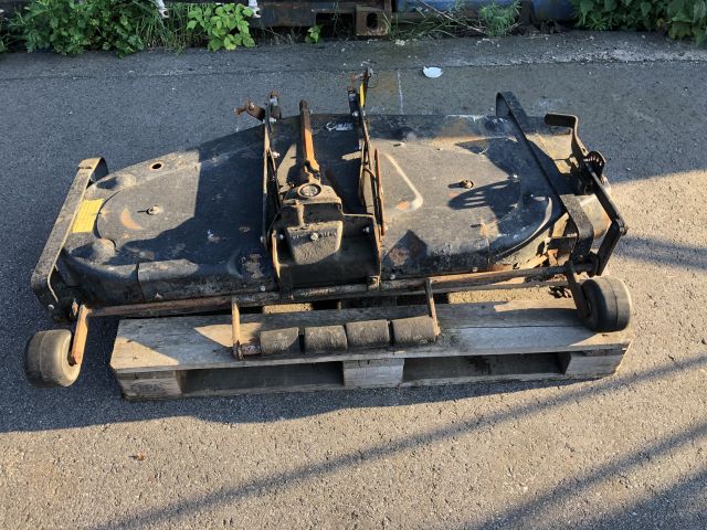 819936-25 Traktor Bolens med redskap