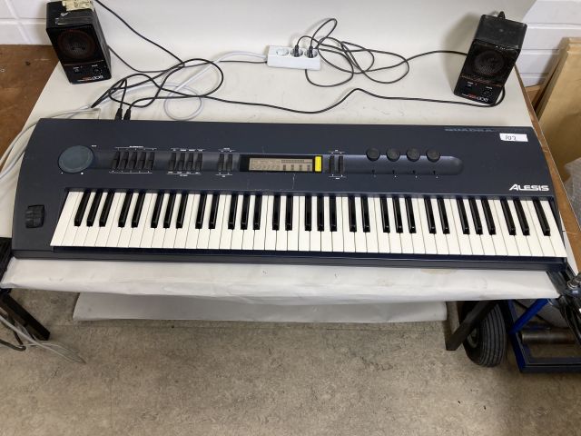 820116-1 Alesis Quadrasynth Synthesizer (vaatii korjausta/needs repair)