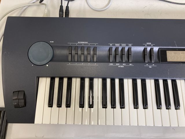 820116-2 Alesis Quadrasynth Synthesizer (vaatii korjausta/needs repair)
