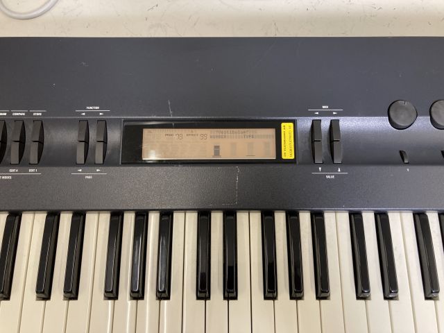 820116-3 Alesis Quadrasynth Synthesizer (vaatii korjausta/needs repair)
