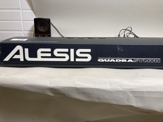 820116-5 Alesis Quadrasynth Synthesizer (vaatii korjausta/needs repair)