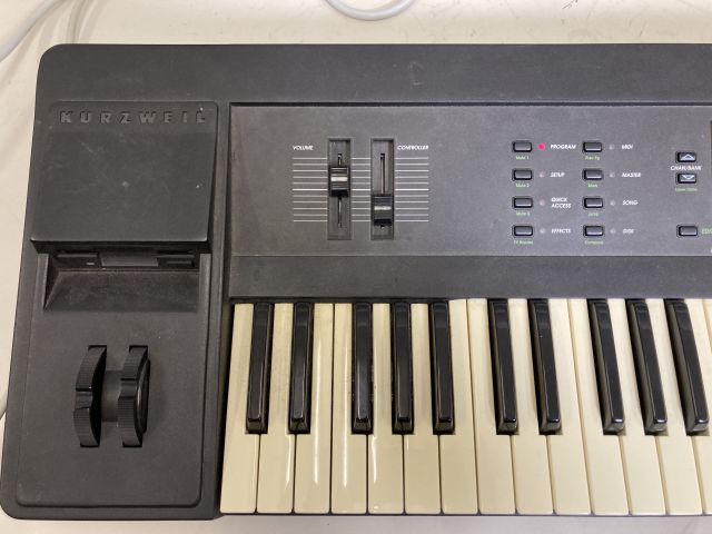820117-2 Kurzweil K2000 Synthesizer (vaatii korjausta/needs repair)