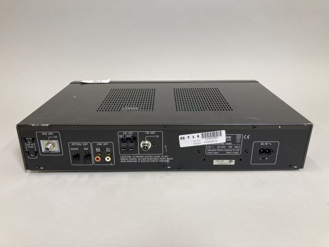 820132-2 Technics ST-GT1000 DAB Tuner