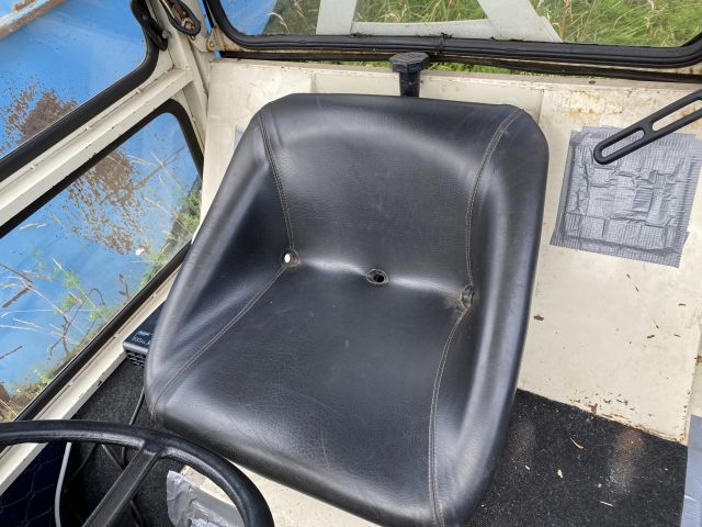 819936-15 Traktor Bolens med redskap