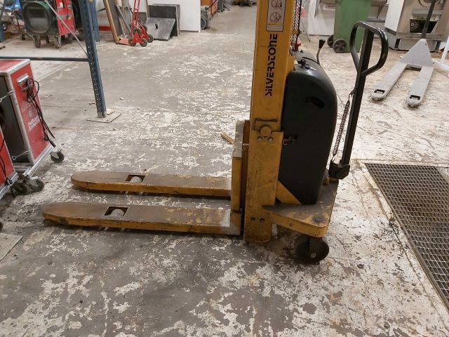753890-4 Electric pallet truck / high lifter Silverstone