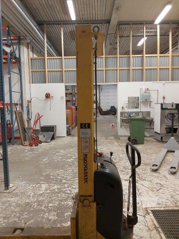 753890-5 Electric pallet truck / high lifter Silverstone