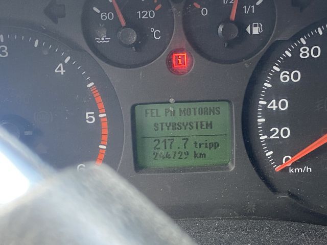 820378-12 Ford Transit 300 2.2 TDCi Cabinet -11 LPO234