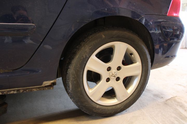 794255-6 Peugeot 307 SW 2.0 Manual, 136hp, -03 [Repair object]