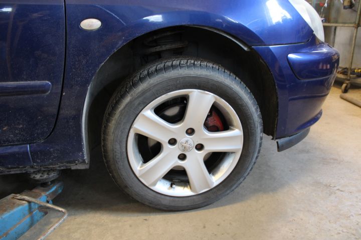 794255-8 Peugeot 307 SW 2.0 Manual, 136hp, -03 [Repair object]