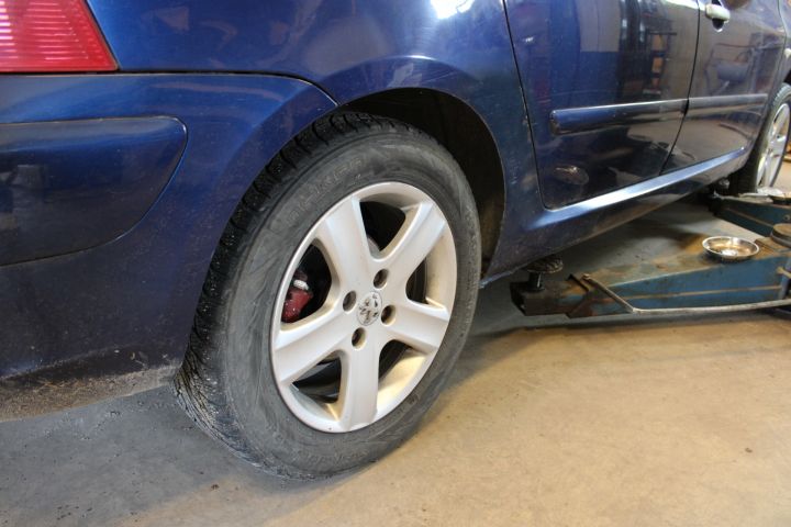 794255-9 Peugeot 307 SW 2.0 Manual, 136hp, -03 [Repair object]