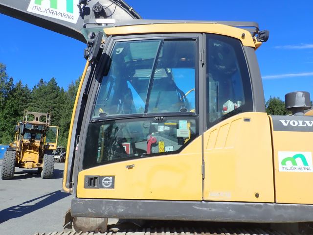 687538-28 Crawler excavator Volvo EC 220 DL -2013