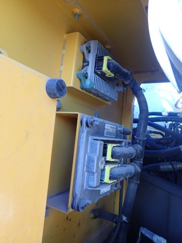 687538-77 Crawler excavator Volvo EC 220 DL -2013