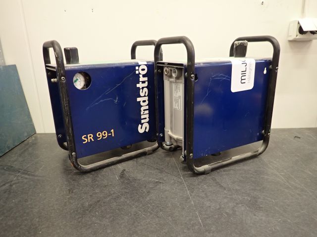 687560-1 Two compressed air filters Sundströms SR 99-1