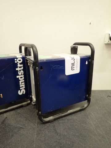 687560-2 Two compressed air filters Sundströms SR 99-1