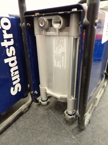 687560-3 Two compressed air filters Sundströms SR 99-1