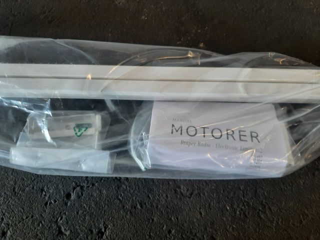 769146-5 Electric window awning Draper DC118W (ca110x70cm)