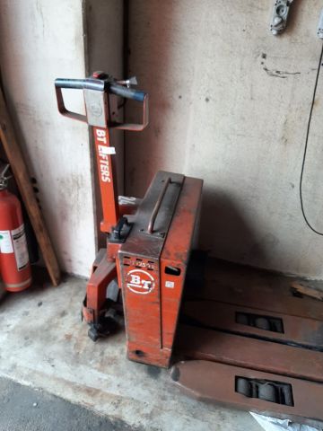 812460-1 Pallet truck with charger BT (Repair object)