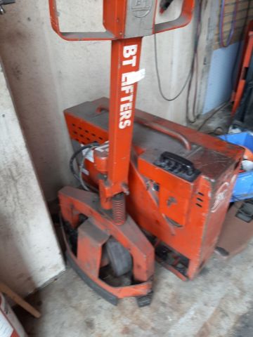 812460-7 Pallet truck with charger BT (Repair object)