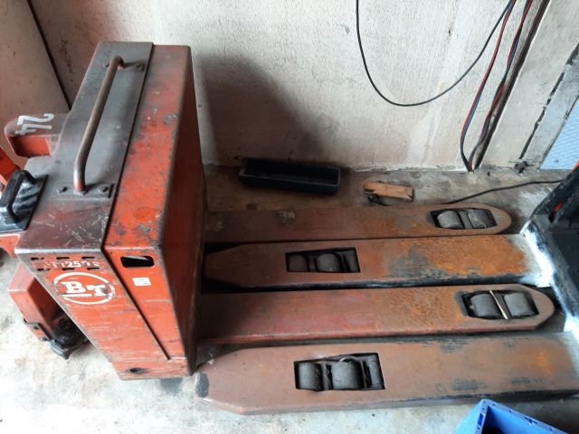 812460-11 Pallet truck with charger BT (Repair object)