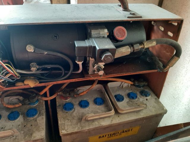 812460-14 Pallet truck with charger BT (Repair object)