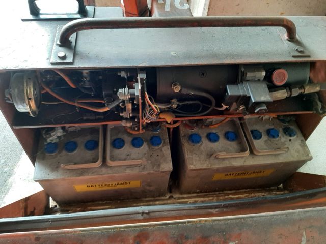 812460-15 Pallet truck with charger BT (Repair object)