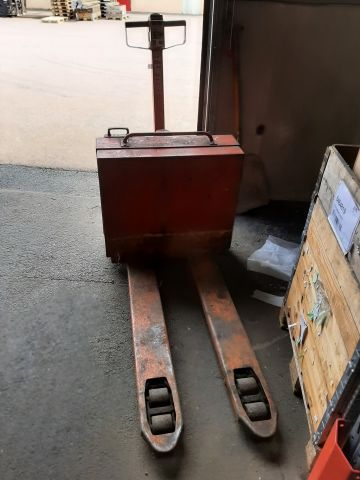 812463-3 Pallet truck with charger BT (Repair object)