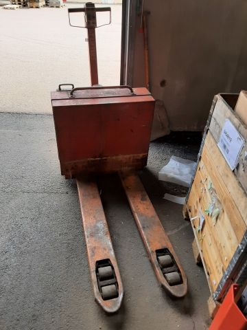 812463-4 Pallet truck with charger BT (Repair object)