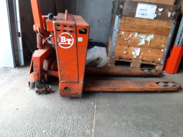 812463-10 Pallet truck with charger BT (Repair object)