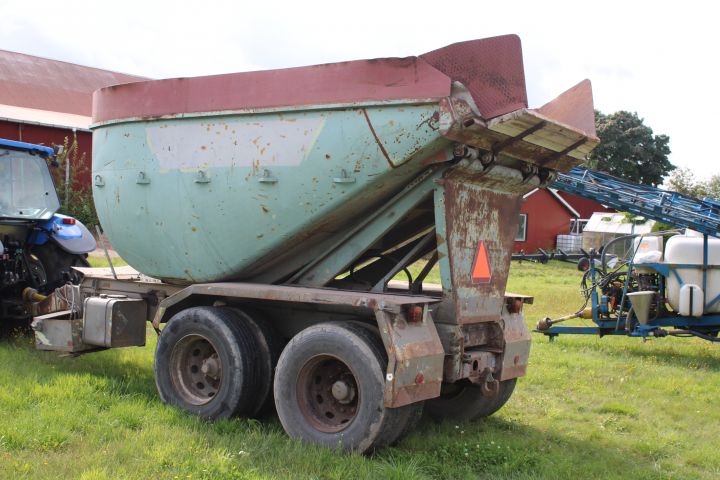 807311-3 Concrete bogie cart Scania chassis