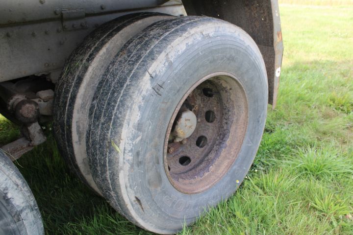 807311-24 Concrete bogie cart Scania chassis