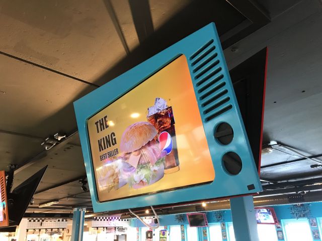 803482-2 TV - Samsung 40 ”, model: UE40J5100AW - Detachable retro front