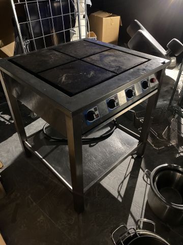 803536-4 Restaurant stove with four plates, Fribergs