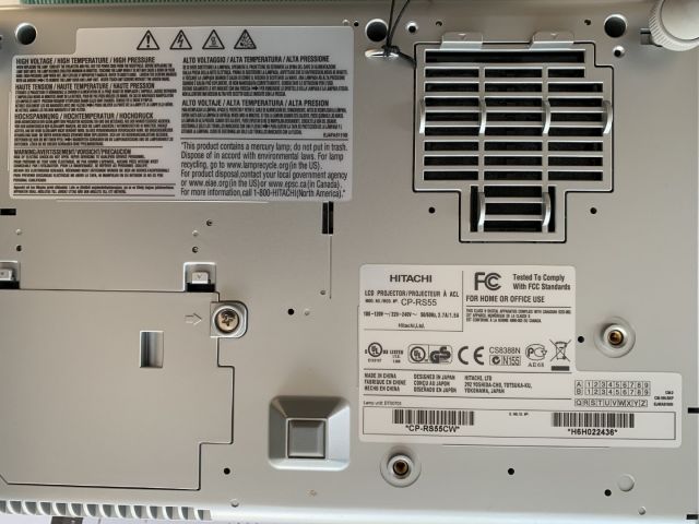 711908-11 Hitachi CP-RS55 projector