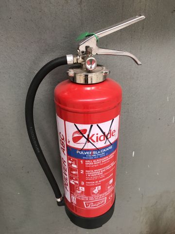 803619-6 Sink, eye shower, fire blanket, fire extinguisher