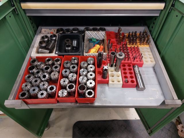 821776-9 Vertical CNC machine Excel-810 KIWA + cabinet with tool holder