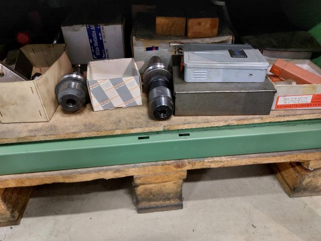 821776-11 Vertical CNC machine Excel-810 KIWA + cabinet with tool holder