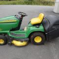753264-8 Riding lawn mower John Deere LTR180