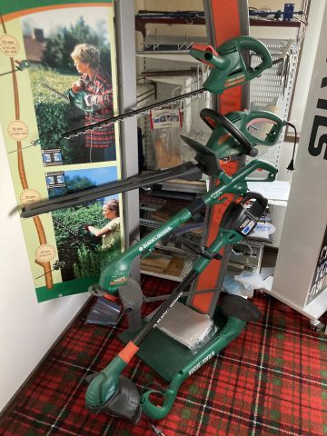 814545-3 Black & Decker 2 hedge trimmers 3 trimmers