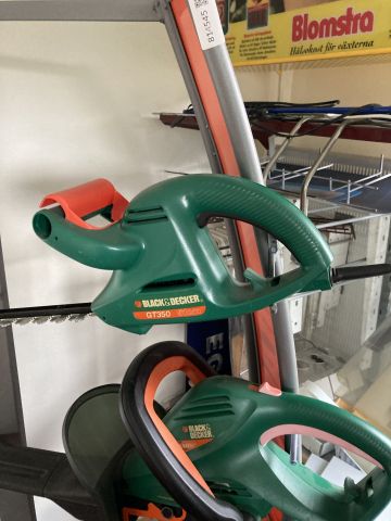 814545-4 Black & Decker 2 hedge trimmers 3 trimmers