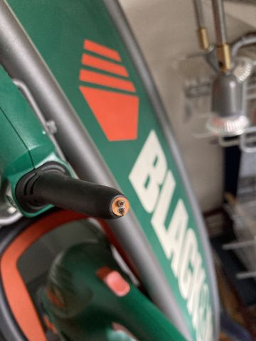 814545-6 Black & Decker 2 hedge trimmers 3 trimmers