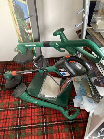 814545-7 Black & Decker 2 hedge trimmers 3 trimmers