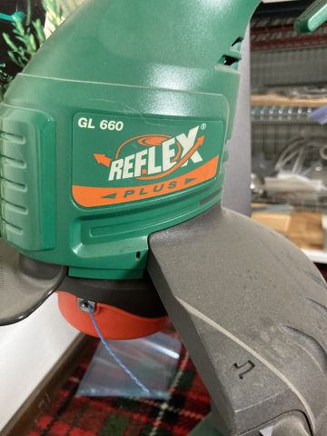 814545-9 Black & Decker 2 hedge trimmers 3 trimmers