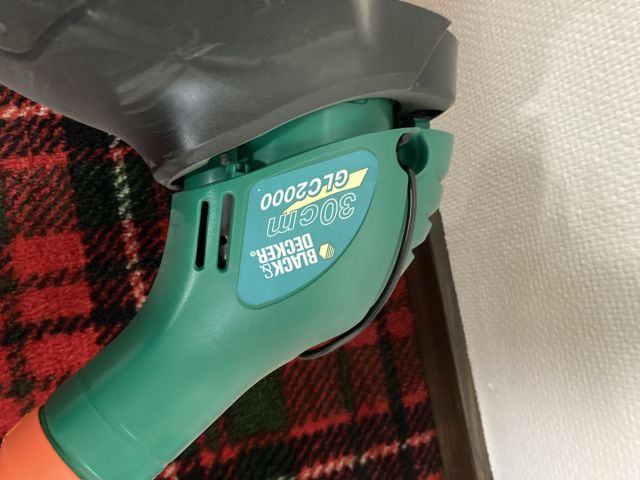 814545-13 Black & Decker 2 hedge trimmers 3 trimmers